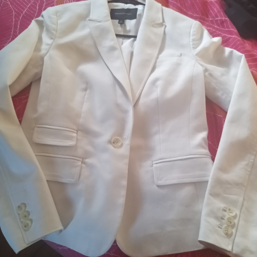Crisp,professional, eye catching,blazer